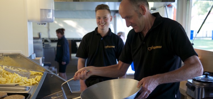 frietkar raamsdonksveer made mobiele frietkraam